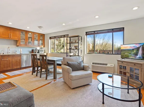 4114 Davis Pl NW APT 316, Washington, DC 20007
