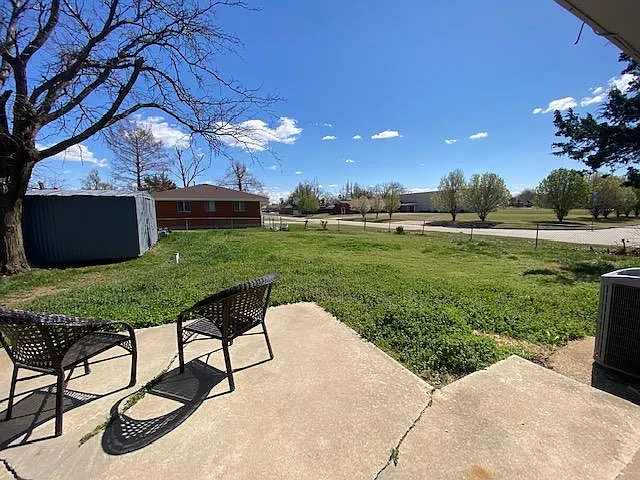 1100 Elmhurst Dr — Photo 21