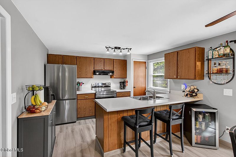 3rd image of 31 Glenbrook Drive