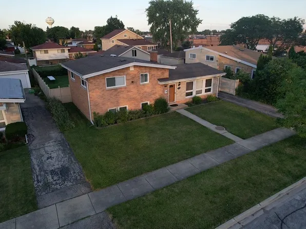 8907 Odell Ave, Morton Grove, IL 60053
