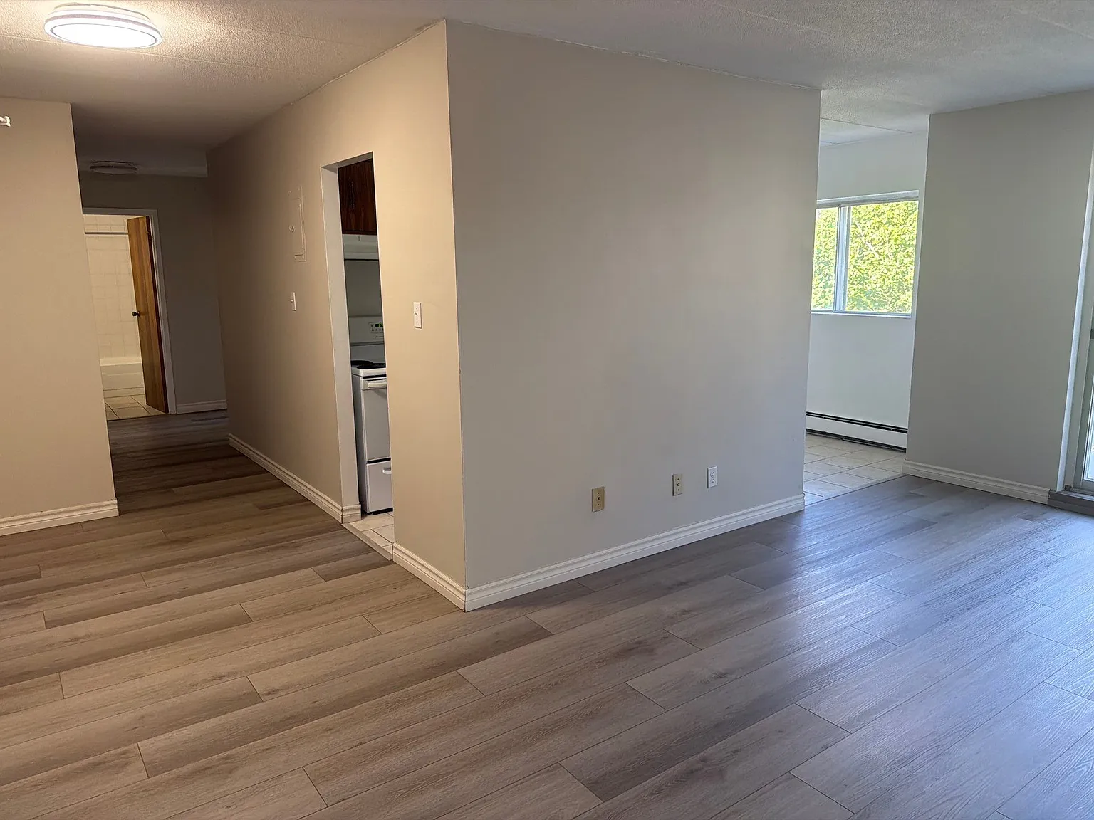 350 Regina Street North Waterloo — Photo 3