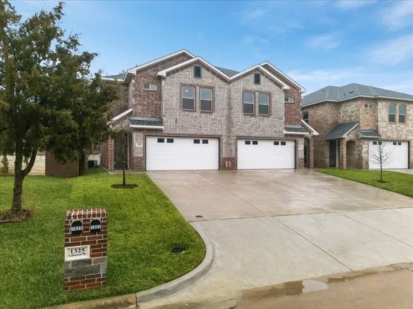 1325 Lake Crest Dr, Grand Prairie, TX 75051