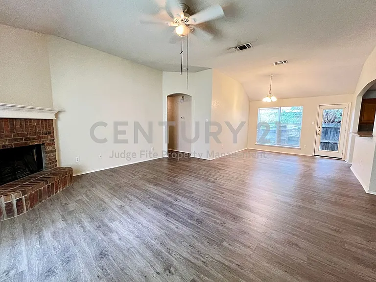 1103 Savage Dr — Photo 4