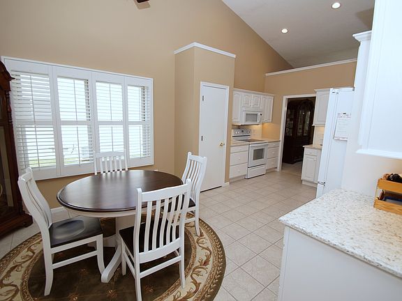 3rd image of 5260 Friendship Dr #5260