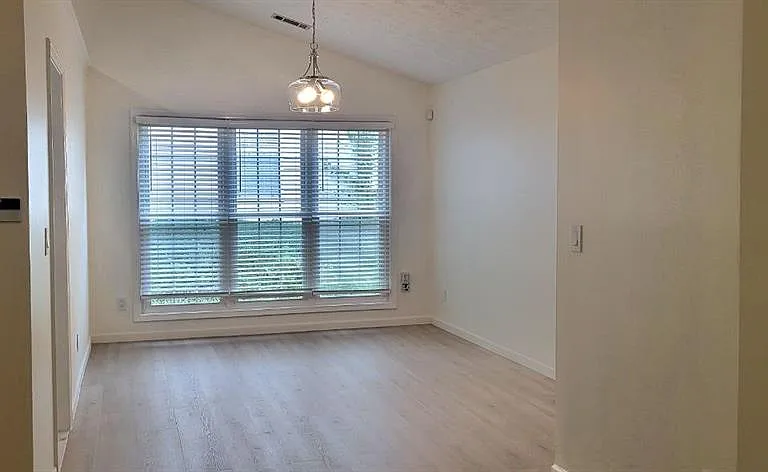 2280 Chelmsford Ct — Photo 13