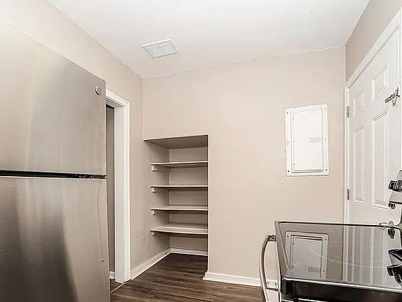 5th image of 2332 Westbrook Cir S