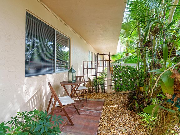 4th image of 7006 Huntington Lane #105