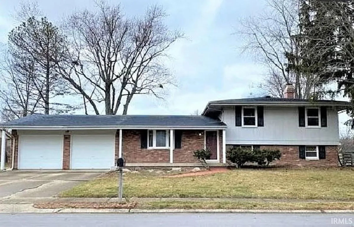 4 bed, 2.5 bath, 2119 sqft, $1,990 — Photo 1
