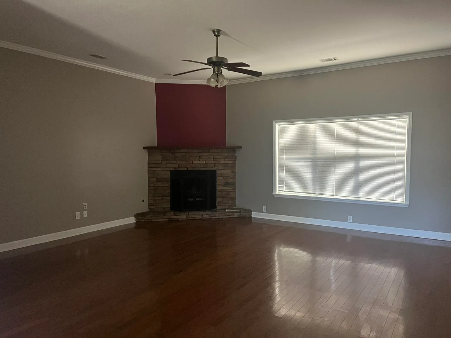 3 bed, 2.5 bath, 2152 sqft, $2,100 — Photo 3