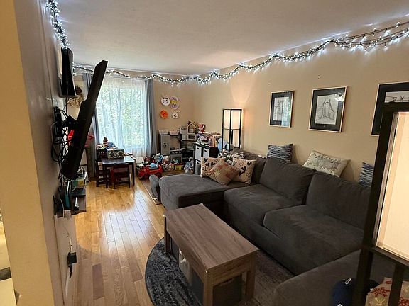5th image of 44 Amanda Ct