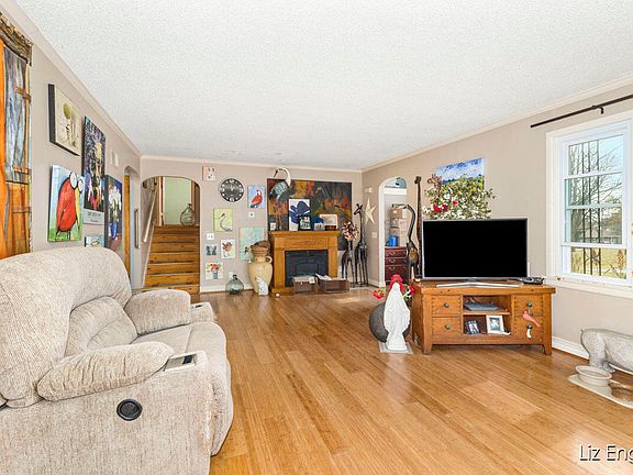 5th image of 202 Reynolds St