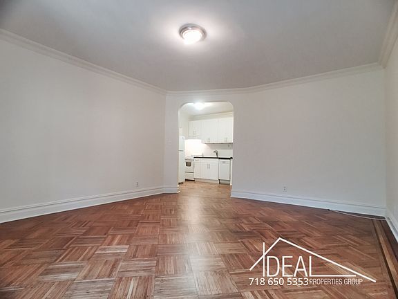 3rd image of 214 Park Pl APT 1