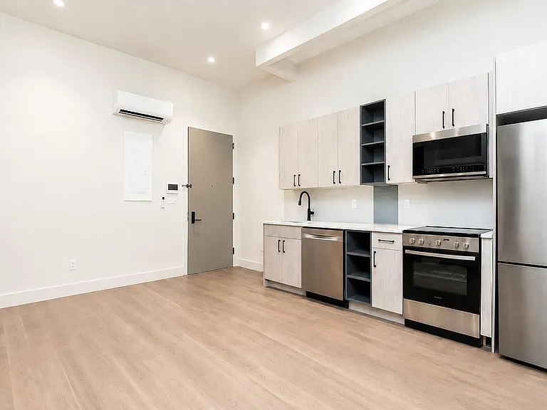 483 Driggs Ave #1A — Photo 2