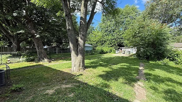 1346 N Dearborn St — Photo 2