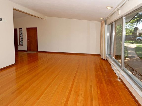 3rd image of 12134 Blackhall Dr