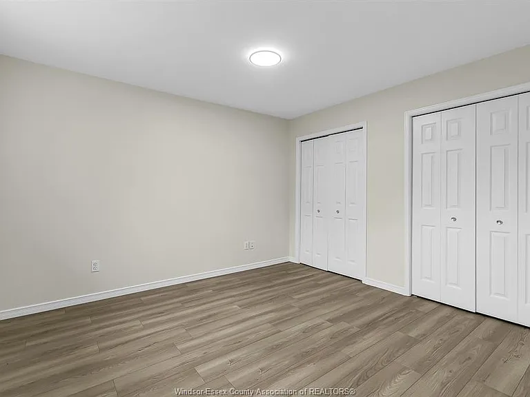 965 Banwell Rd — Photo 25