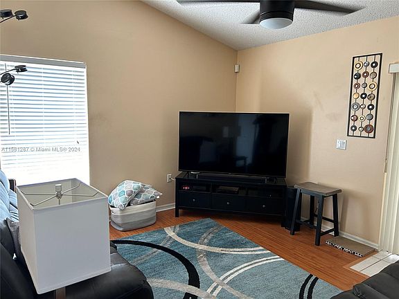 5th image of 618 Lakemont Dr