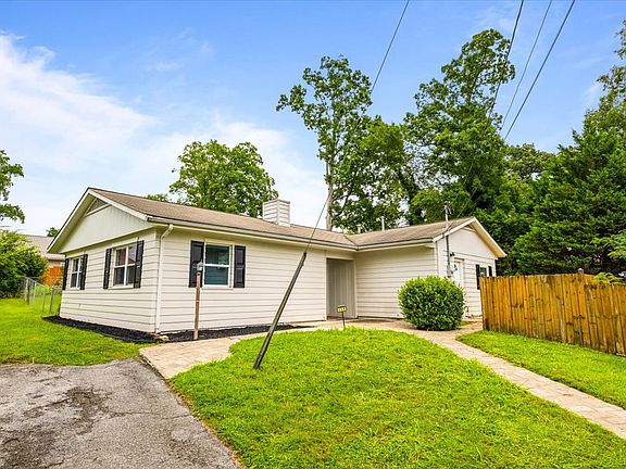 2nd image of 119 Newberry Cir