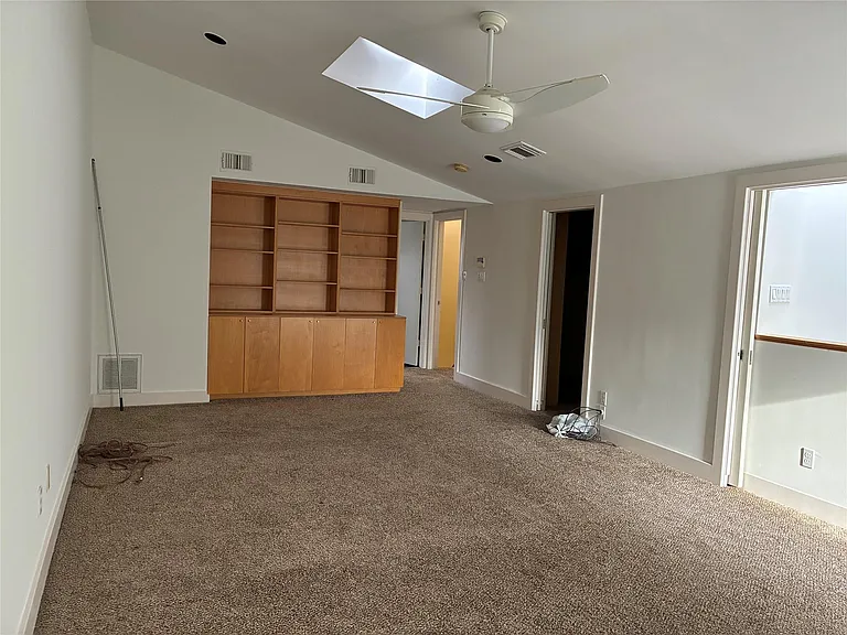 6320 Haskell St #A — Photo 22