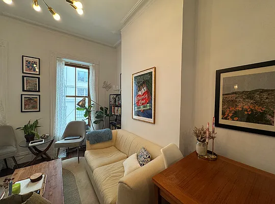 Rented by Current Real Estate Advisors | media 4