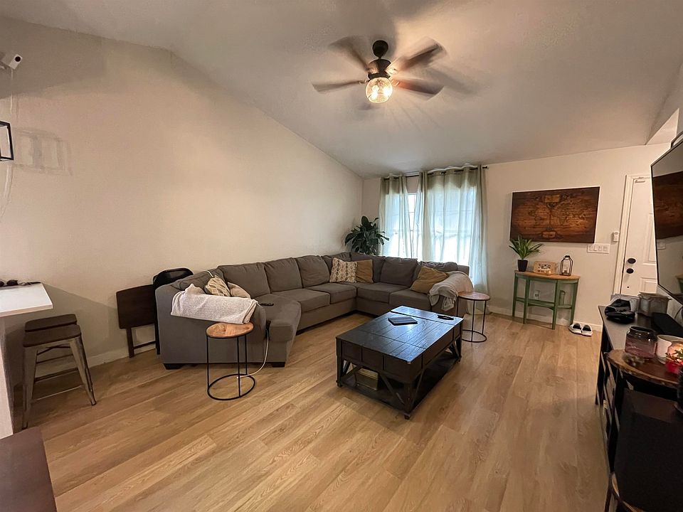 1st image of 4244 Red Oak Dr