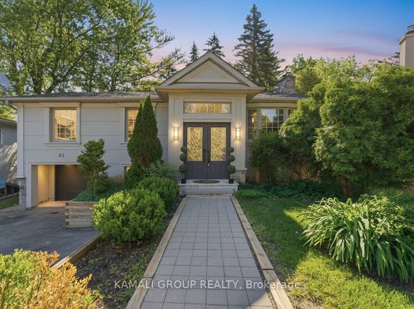 61 Lawnwood Ct, Richmond Hill, ON L4C 4T1