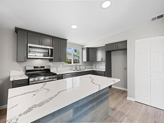 3rd image of 2011 W Oldfield St