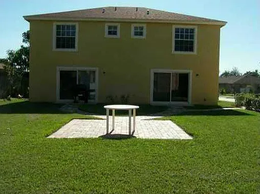3 bed, 2.5 bath, 1600 sqft, $2,985 — Photo 2