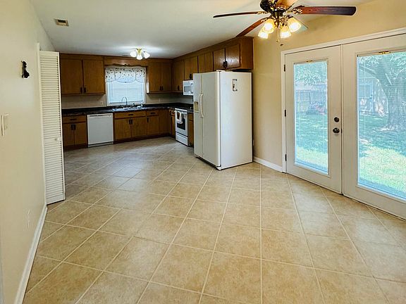 5th image of 820 Cedar Point Circle