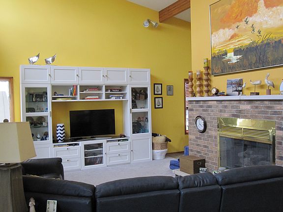 Living Room - built in stays