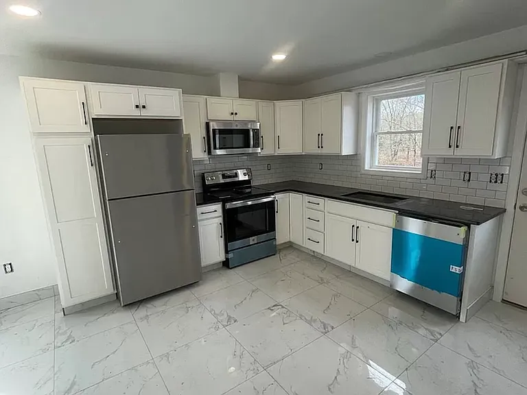 60-62 White Rock Rd — Photo 9