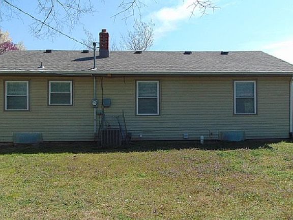 3rd image of 3063 S Glenn Ave