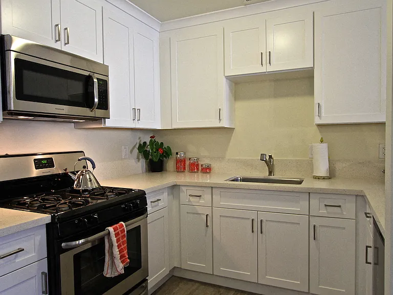 Newport Seacrest Apartments — Photo 11