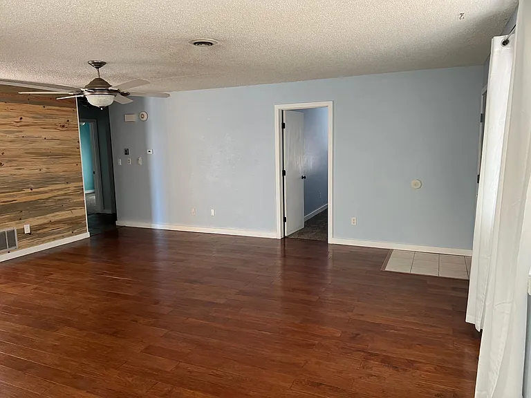 5554 Cypress St — Photo 8