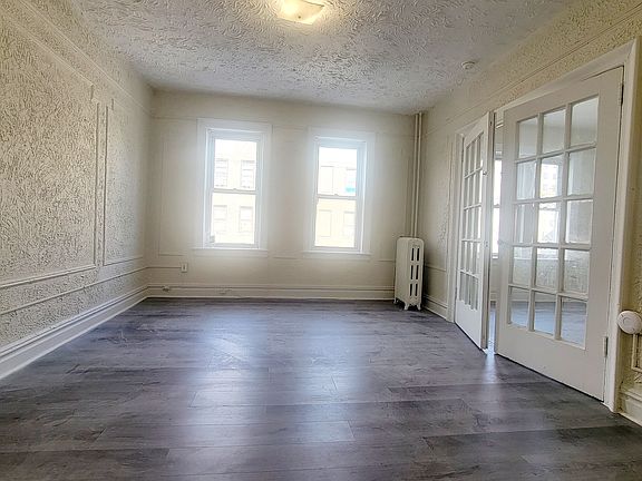 3rd image of 3 Gardner Ave #33