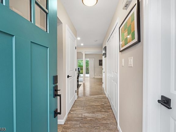 3rd image of 13 Chestnut Ct