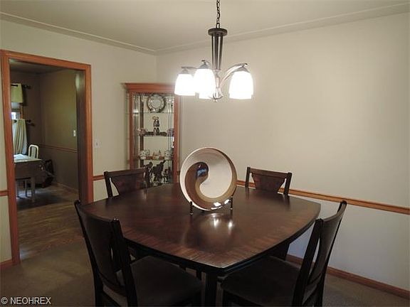 4th image of 445 Arbor Cir