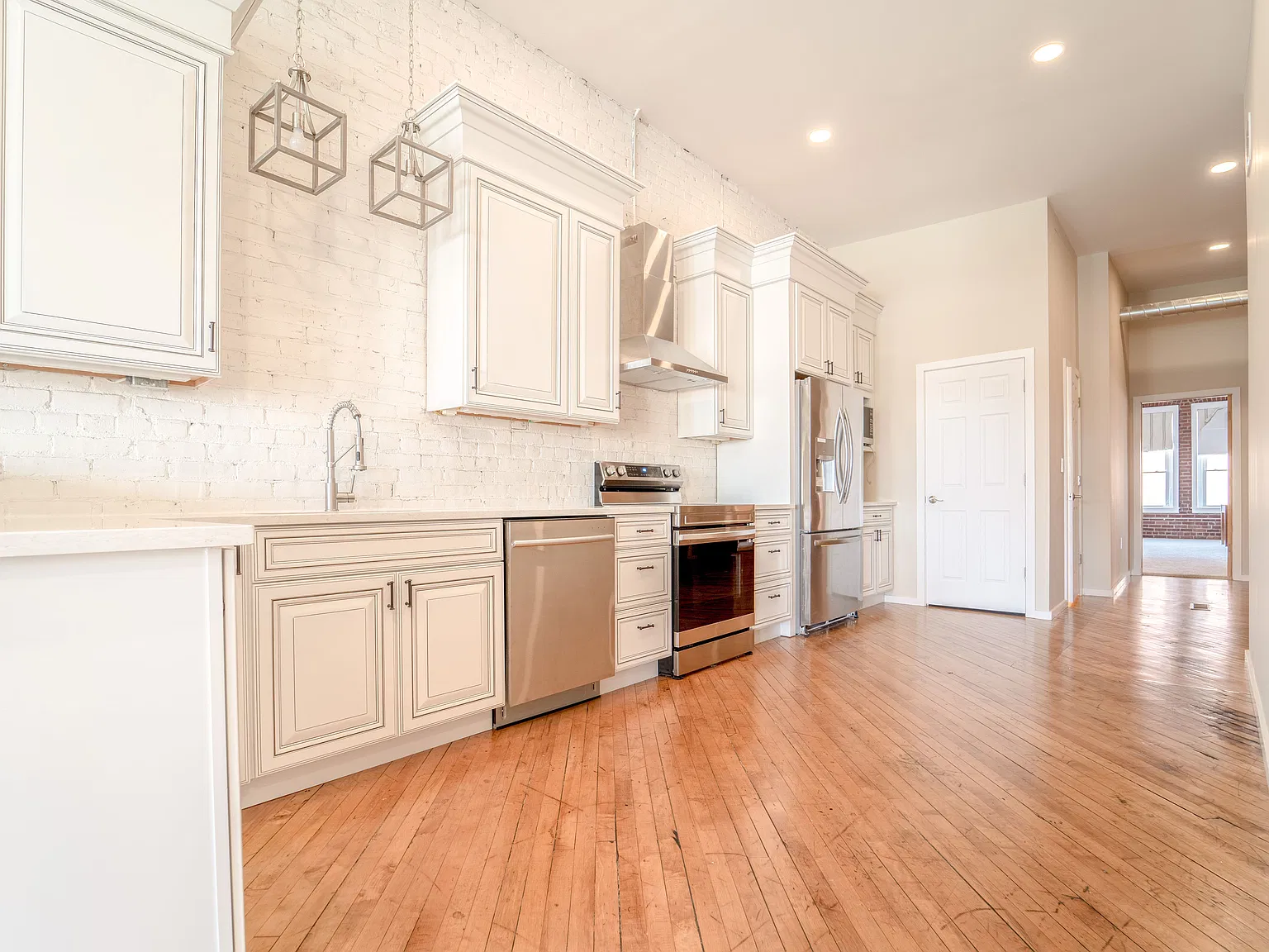 1 bed, 1500 sqft, $1,950 — Photo 1