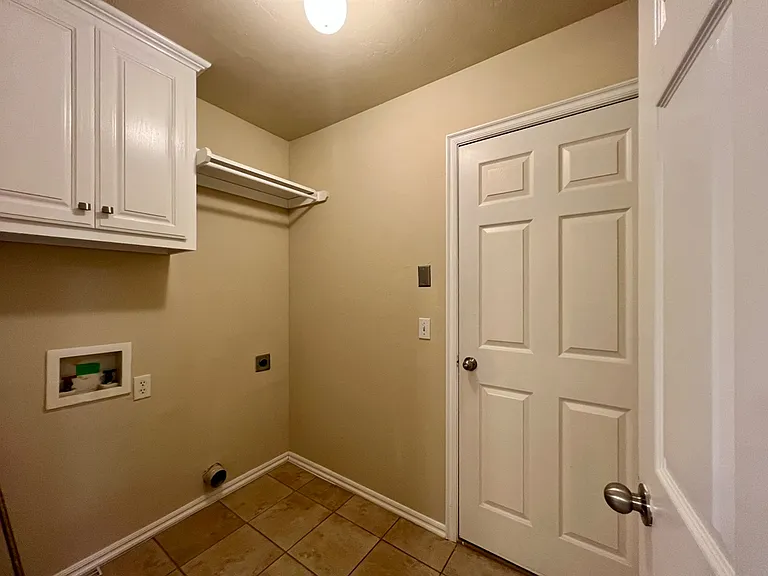 2205 SW 93rd St — Photo 23