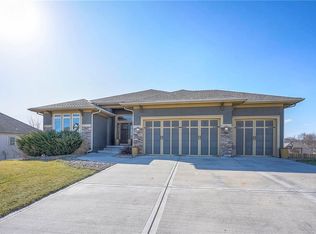 4328 SE Trotter Dr, Lees Summit, MO 64082