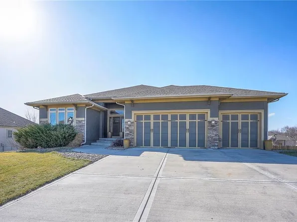 4328 SE Trotter Dr, Lees Summit, MO 64082