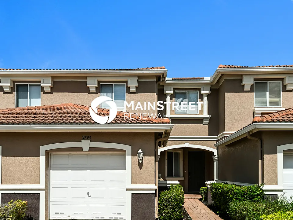 9793 Roundstone Cir