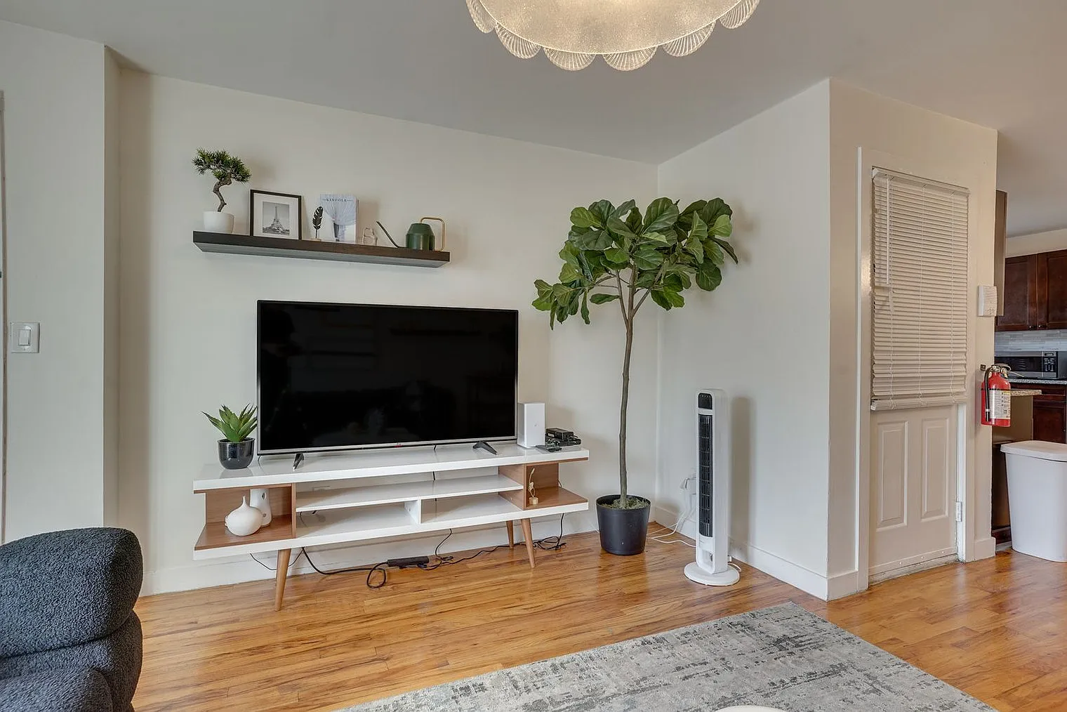 3 bed, 2.0 bath, 1797 sqft, $7,806 — Photo 4
