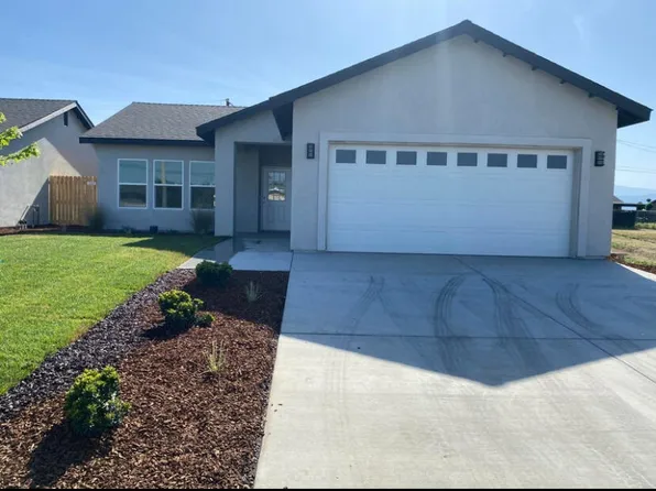 218 S Valencia Boulevard, Woodlake, CA 93286