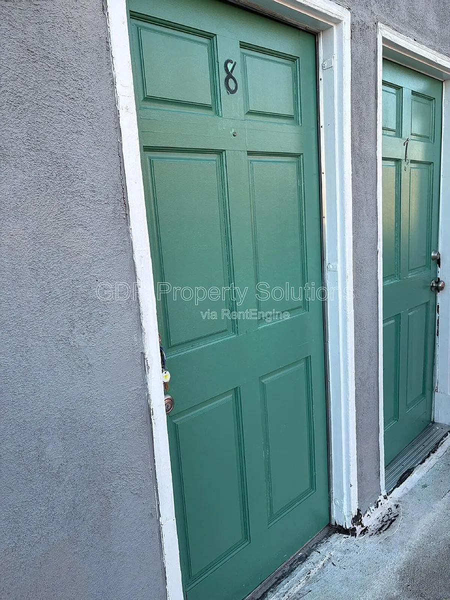 Building Photo - 1100 Coal Ave SW #8