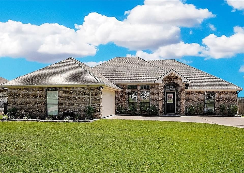 1st image of 709 Aqua Vista Dr