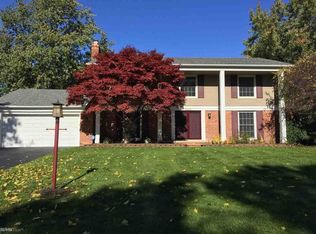 1924 Hunters Ridge Dr, Bloomfield Hills, MI 48304