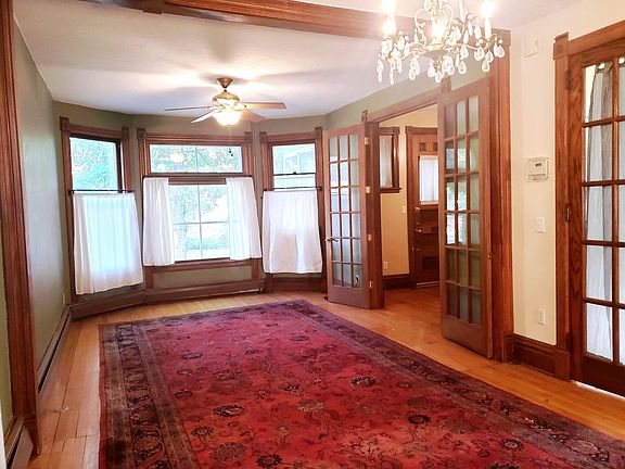 2nd image of 113 Victoria St N #1
