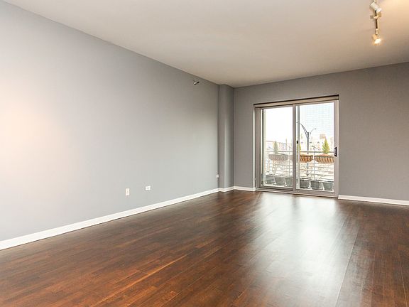 5th image of 4350 N Broadway Ave #307