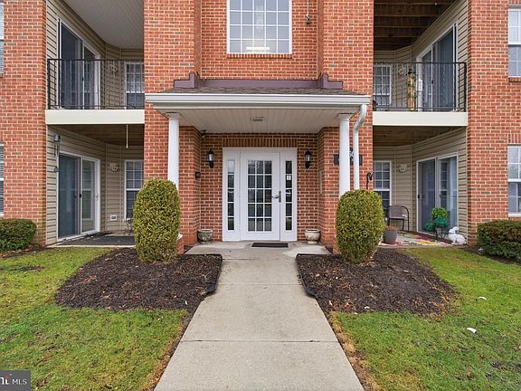 4th image of 3860 Normandy Dr APT 3D